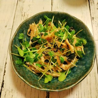 かいわれ大根とサラダチキンと焼き海苔の和え物